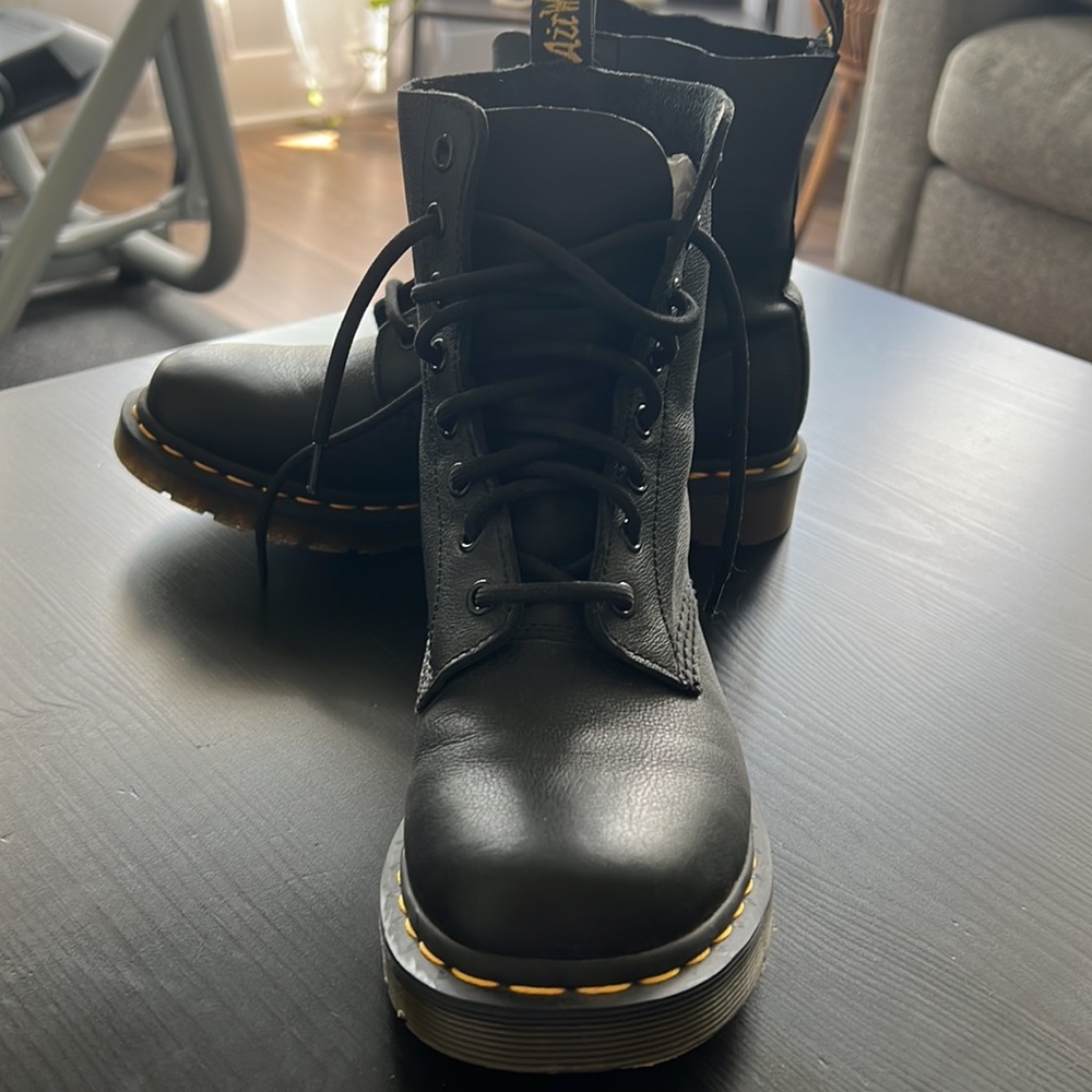 Womens black leather Dr. Martens lace up Chelsea Boots - Picture 3 of 3